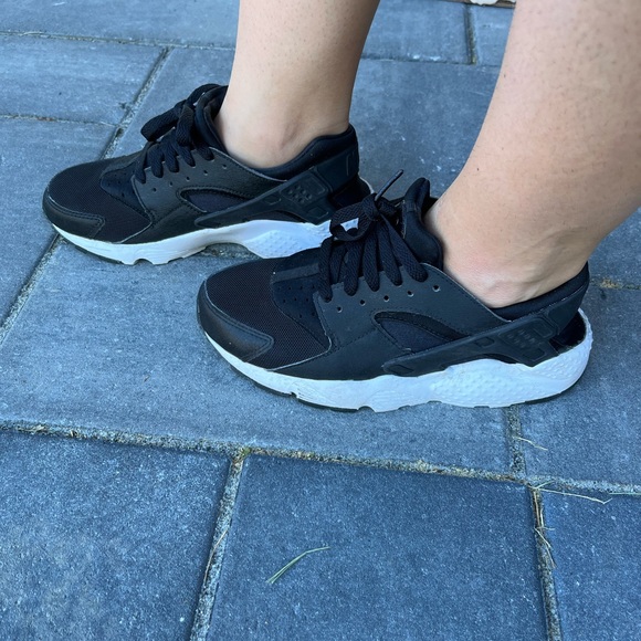 NIKE black huarache sneakers - SIZE 4.5Y/ US6-6.5 - Picture 5 of 16